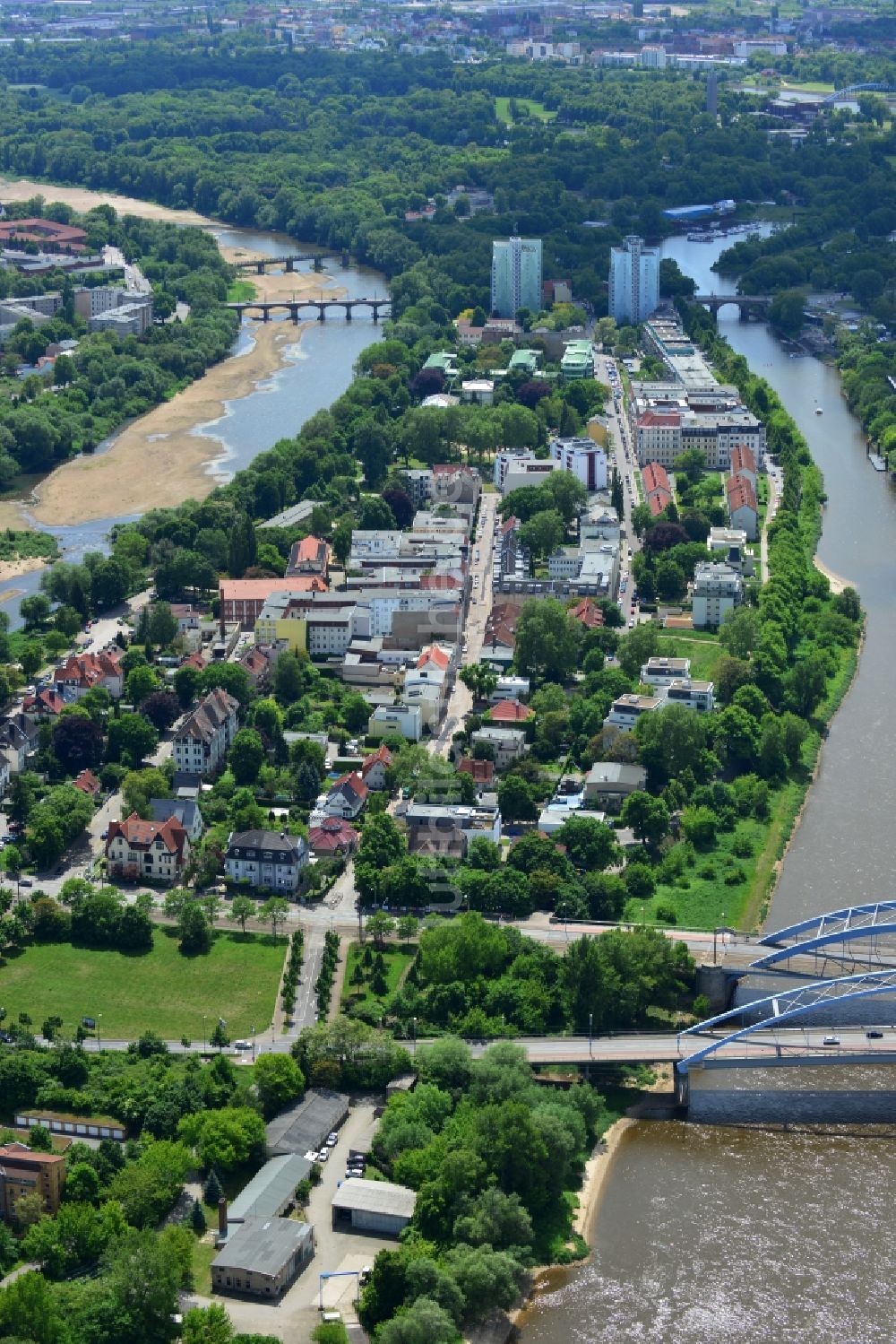 Luftbild Magdeburg - Wohngebiete auf der Werder - Insel am Ufer der Elbe und der Alten Elbe in Magdeburg im Bundesland Sachsen-Anhalt