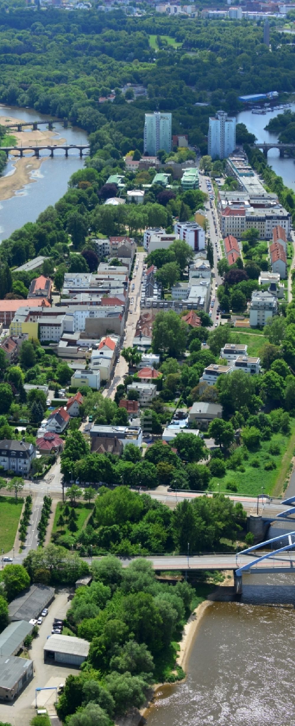 Luftaufnahme Magdeburg - Wohngebiete auf der Werder - Insel am Ufer der Elbe und der Alten Elbe in Magdeburg im Bundesland Sachsen-Anhalt