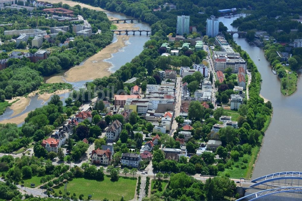 Luftaufnahme Magdeburg - Wohngebiete auf der Werder - Insel am Ufer der Elbe und der Alten Elbe in Magdeburg im Bundesland Sachsen-Anhalt