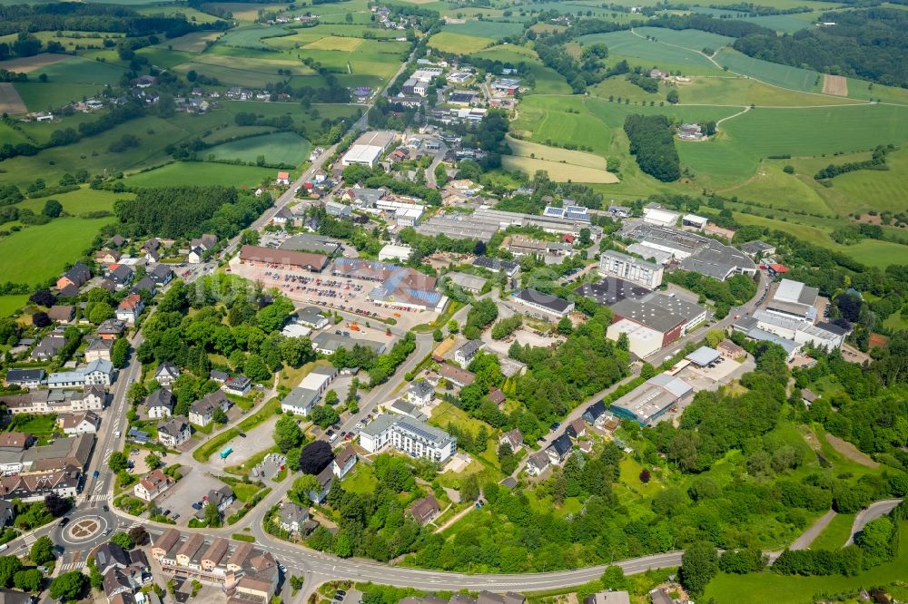 Breckerfeld aus der Vogelperspektive: Wohngebiets- und Gewerbeflächen in Breckerfeld im Bundesland Nordrhein-Westfalen, Deutschland