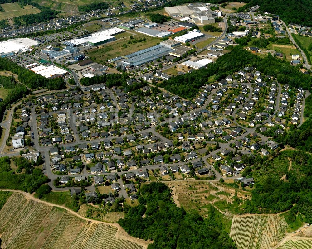 Zell (Mosel) Barl aus der Vogelperspektive: Wohngebiets- Siedlung in Barl - Zell (Mosel) Barl im Bundesland Rheinland-Pfalz