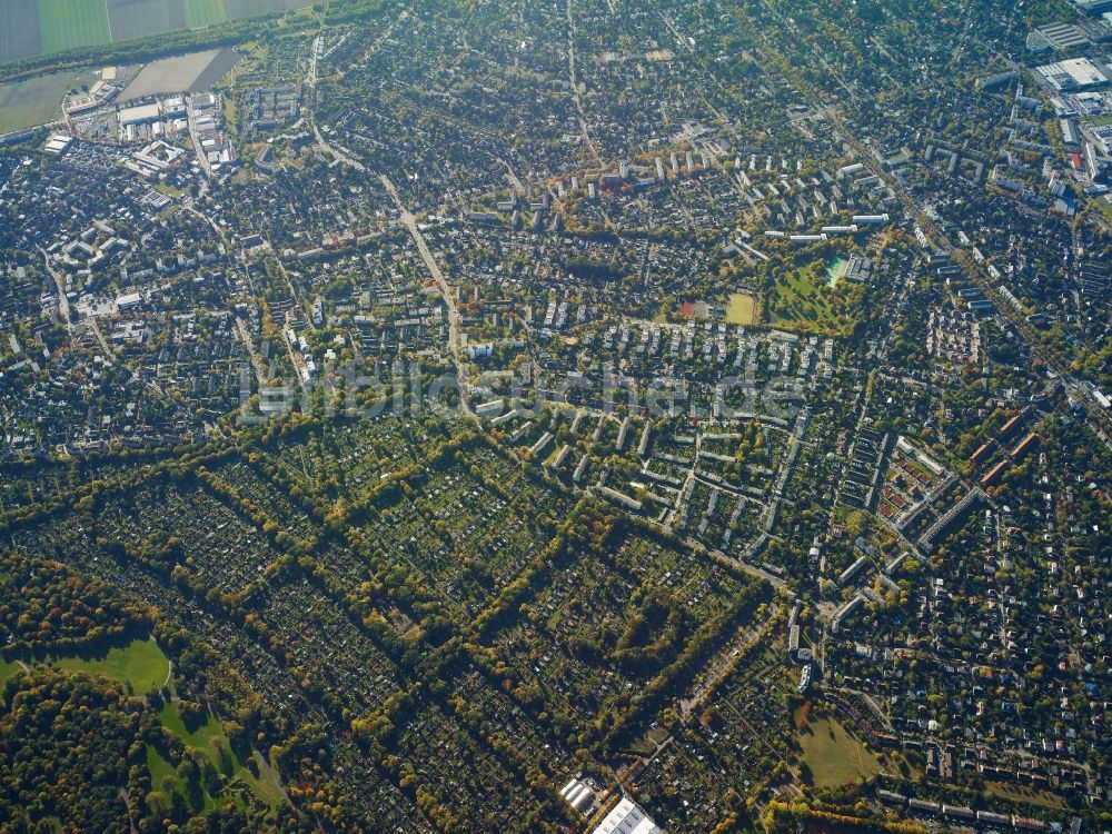 Berlin aus der Vogelperspektive: Wohngebiets- Siedlung in Berlin