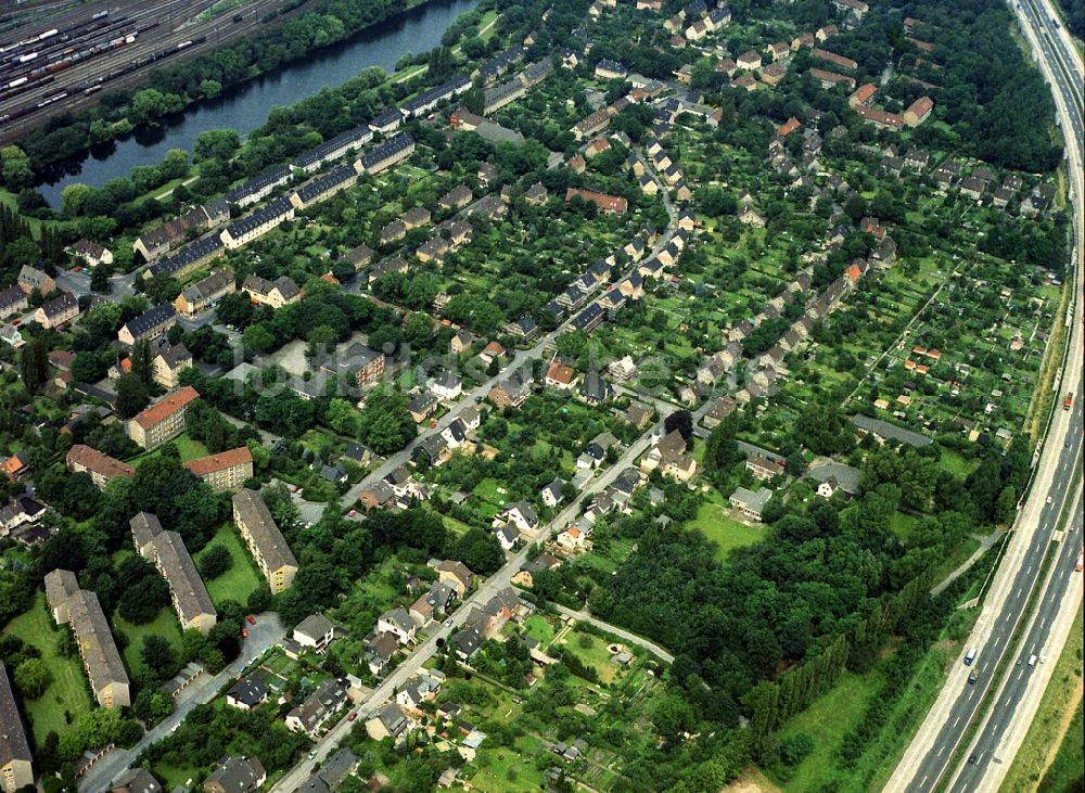 Duisburg von oben - Wohngebiets- Siedlung Bissingheim in Duisburg im Bundesland Nordrhein-Westfalen