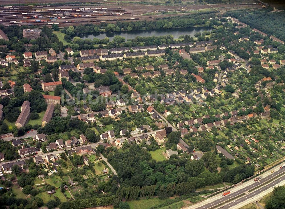 Duisburg aus der Vogelperspektive: Wohngebiets- Siedlung Bissingheim in Duisburg im Bundesland Nordrhein-Westfalen