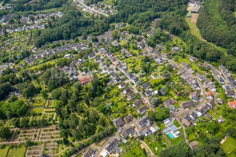 Luftbild Heiligenhaus - Wohngebiets- Siedlung an der Buchenstraße und Friedhof Friedenstraße in Heiligenhaus im Bundesland Nordrhein-Westfalen