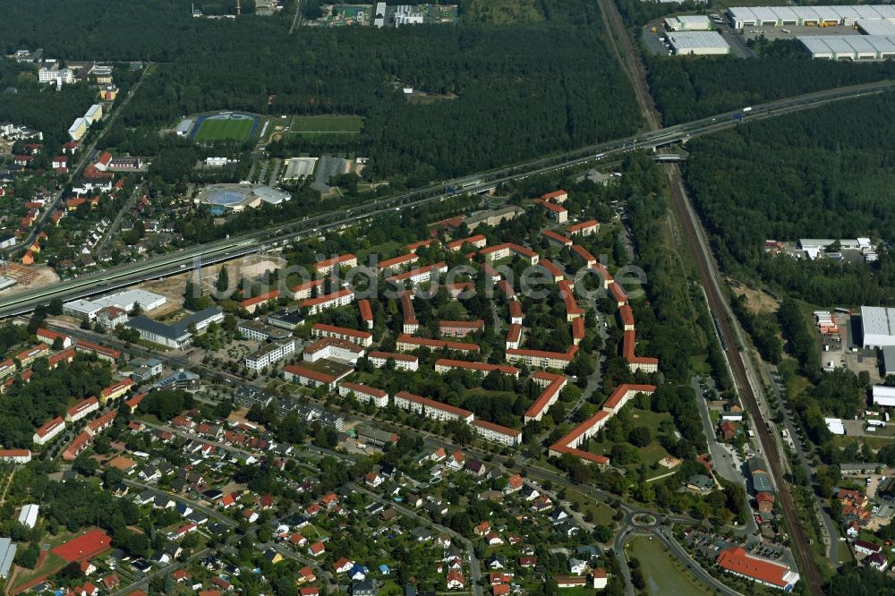 Ludwigsfelde von oben - Wohngebiets- Siedlung Dichterviertel in Ludwigsfelde im Bundesland Brandenburg