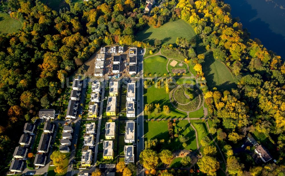 Luftaufnahme Kupferdreh - Wohngebiets- Siedlung Dilldorfer Höhe im herbstlich bunten Kupferdreh im Bundesland Nordrhein-Westfalen