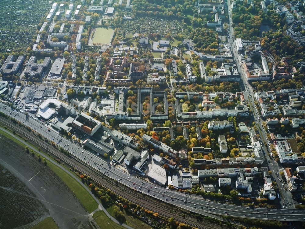 Berlin aus der Vogelperspektive: Wohngebiets- Siedlung entlang der Borussiastraße - Ringbahnstraße - Alt-Tempelhof in Berlin