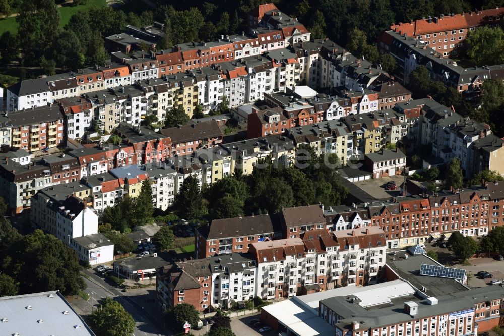 Luftaufnahme Kiel - Wohngebiets- Siedlung entlang der Heischstraße und der Heintzestraße in Kiel im Bundesland Schleswig-Holstein