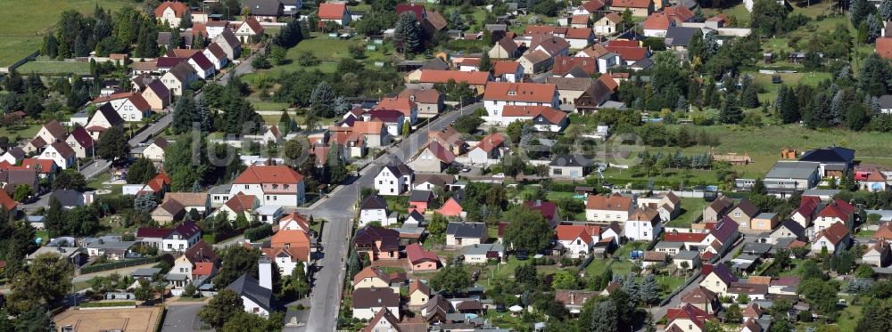 Hohenbocka von oben - Wohngebiets- Siedlung entlang der Leippsche Straße in Hohenbocka im Bundesland Brandenburg