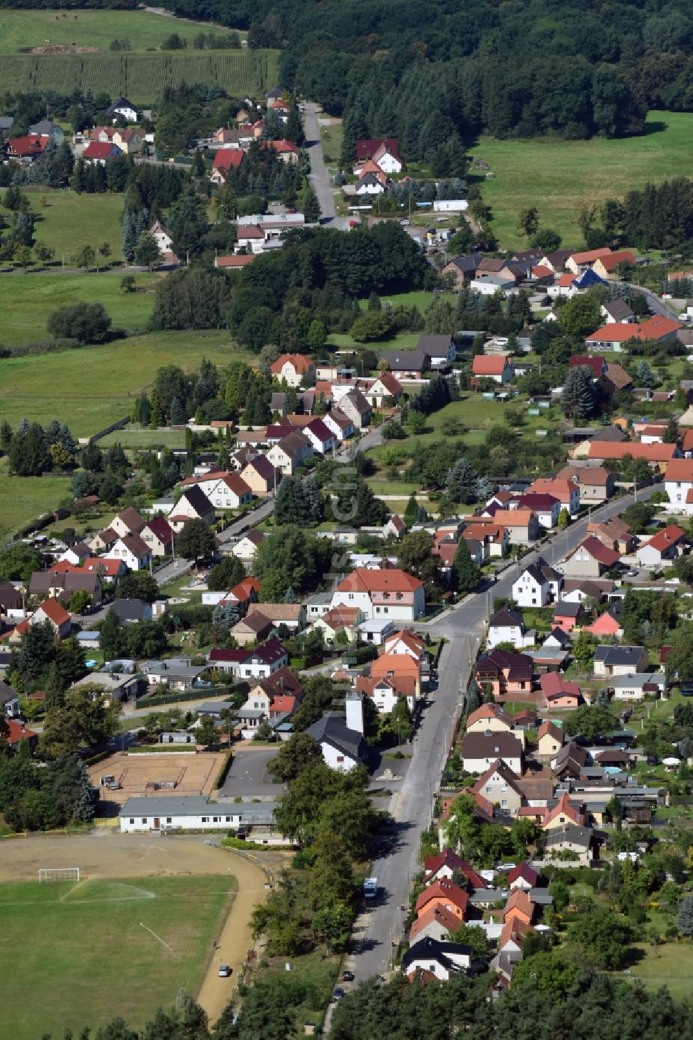 Hohenbocka aus der Vogelperspektive: Wohngebiets- Siedlung entlang der Leippsche Straße in Hohenbocka im Bundesland Brandenburg