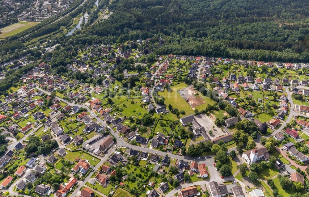 Luftbild Arnsberg - Wohngebiets- Siedlung entlang der Straße In der Heide in Arnsberg im Bundesland Nordrhein-Westfalen, Deutschland