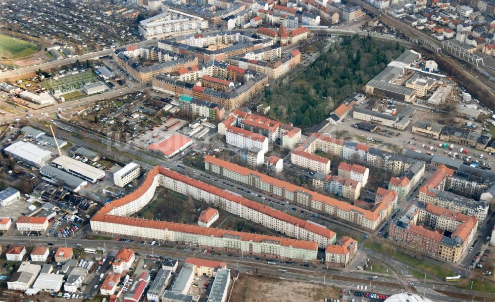 Dresden aus der Vogelperspektive: Wohngebiets- Siedlung an der Hansastr. (B170) in Dresden im Bundesland Sachsen