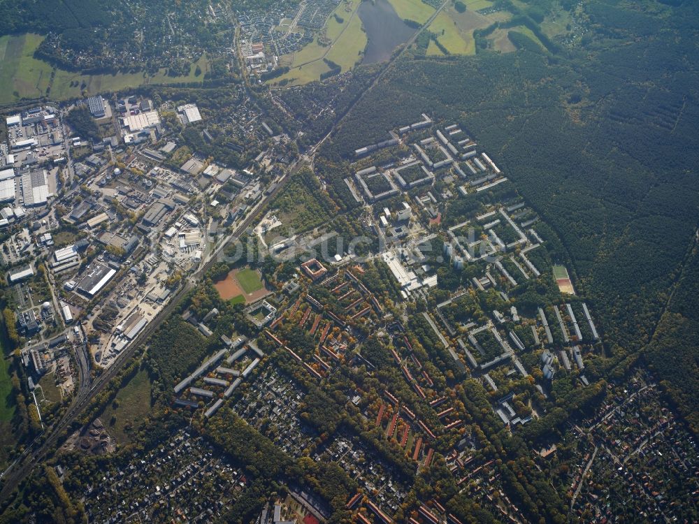 Luftbild Potsdam - Wohngebiets- Siedlung und Industriegebiet in Potsdam im Bundesland Brandenburg