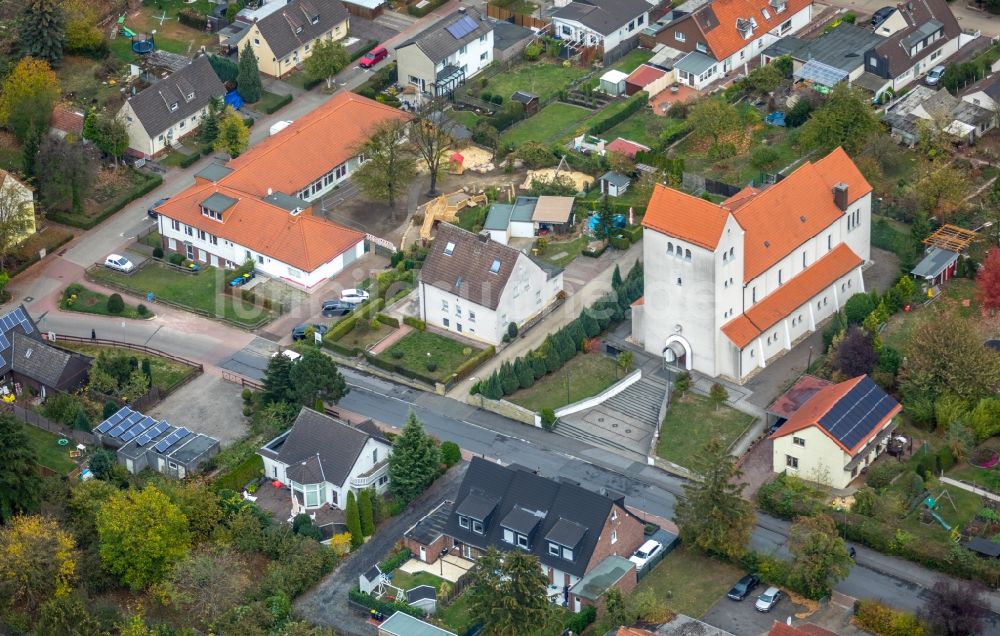 Luftbild Bönen - Wohngebiets- Siedlung mit der Katholischen Kirche und dem Katholischen Kindergarten Christ König in Bönen im Bundesland Nordrhein-Westfalen, Deutschland