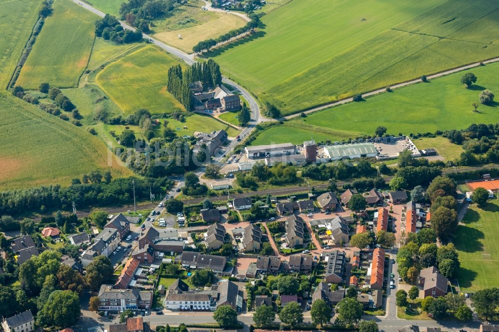 Emmerich am Rhein von oben - Wohngebiets- Siedlung im Ortsteil Elten in Emmerich am Rhein im Bundesland Nordrhein-Westfalen, Deutschland