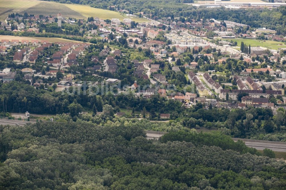 Luftbild Fischamend-Markt - Wohngebiets- Siedlung im Ortsteil Fischamend-Markt in Fischamend in Niederösterreich, Österreich