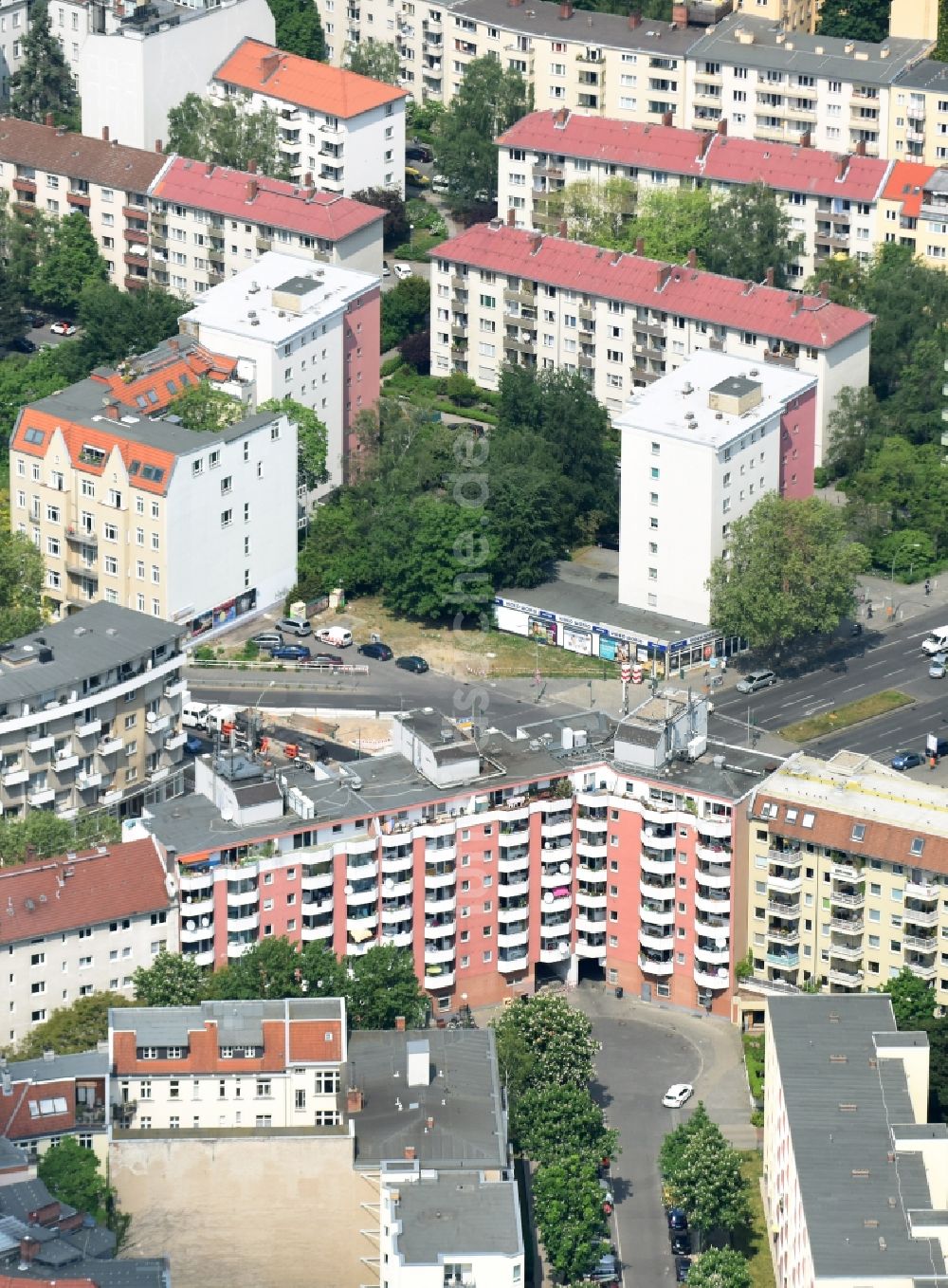 Luftbild Berlin - Wohngebiets- Siedlung mit Plattenbauten im Stadtteil Schöneberg in Berlin