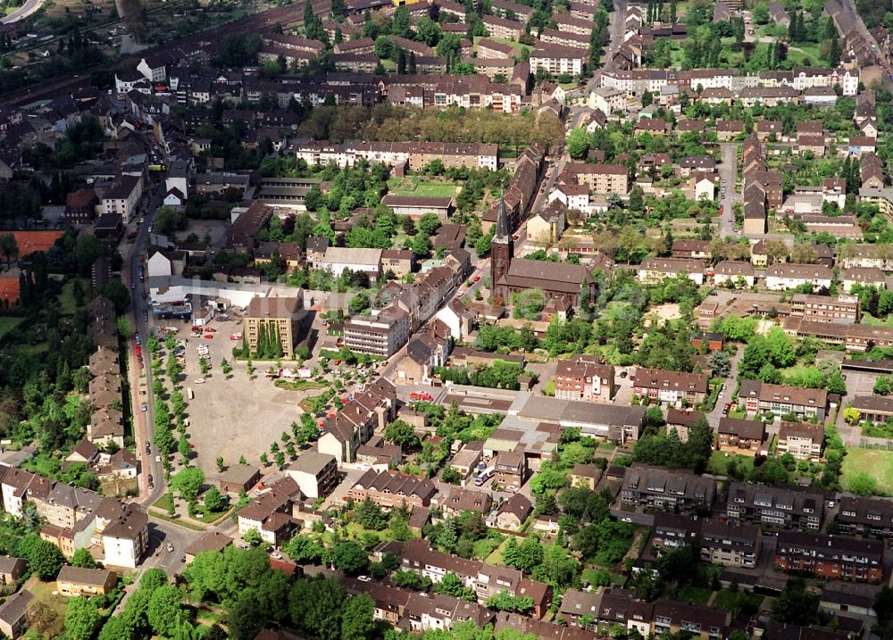 Duisburg von oben - Wohngebiets- Siedlung in Rheinhausen-Friemersheim in Duisburg im Bundesland Nordrhein-Westfalen