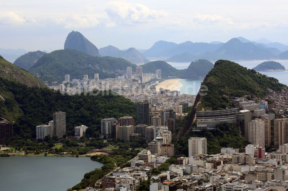 Rio de Janeiro aus der Vogelperspektive: Wohngebiets- Siedlung in Rio de Janeiro in Rio de Janeiro, Brasilien