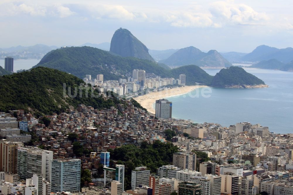 Rio de Janeiro von oben - Wohngebiets- Siedlung in Rio de Janeiro in Rio de Janeiro, Brasilien