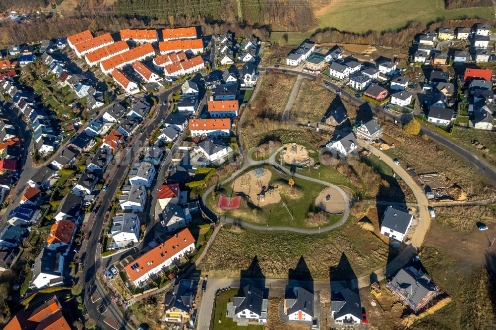 Luftbild Lüdenscheid - Wohngebiets- Siedlung und der Spielplatz Hanni-Henning-Weg in Lüdenscheid im Bundesland Nordrhein-Westfalen, Deutschland