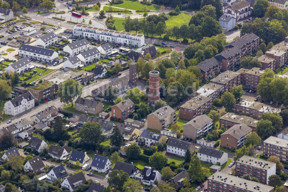 Luftaufnahme Viersen - Wohngebiets- Siedlung an der Straße Albert-Einstein-Straße mit dem alten Wasserturm in Viersen im Bundesland Nordrhein-Westfalen, Deutschland