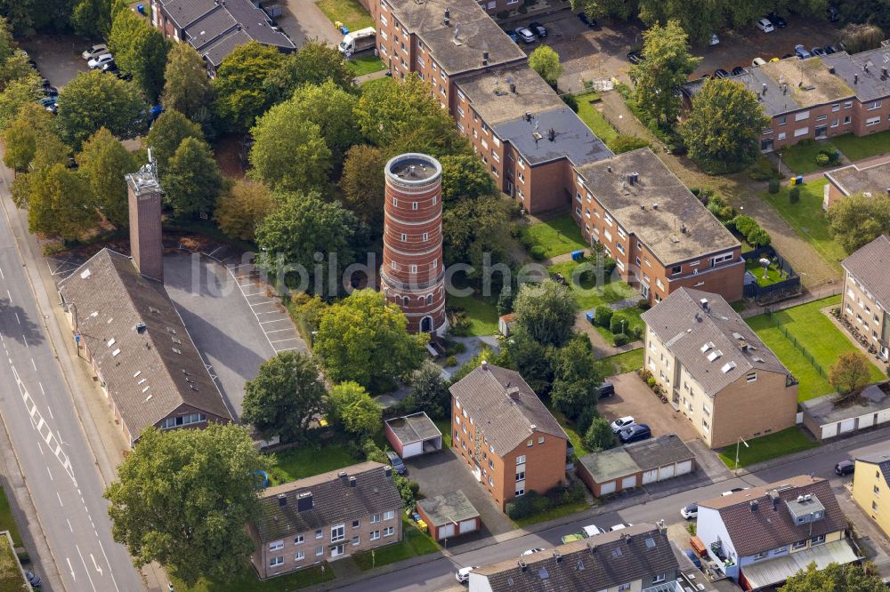 Viersen von oben - Wohngebiets- Siedlung an der Straße Albert-Einstein-Straße mit dem alten Wasserturm in Viersen im Bundesland Nordrhein-Westfalen, Deutschland