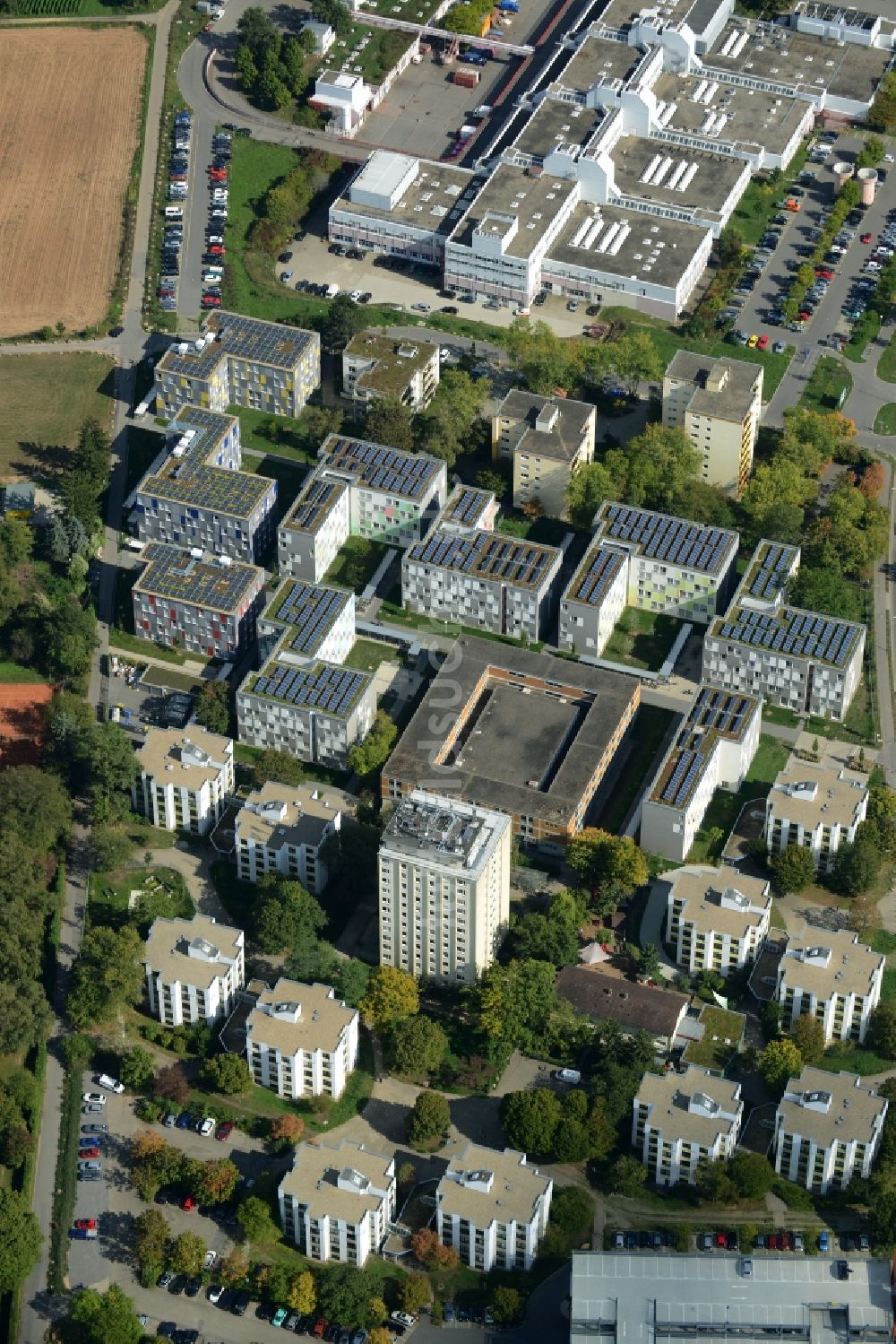 Heidelberg aus der Vogelperspektive: Wohngebiets- Siedlung mit Studenten- Wohnheimen am Neuenheimer Feld in Heidelberg im Bundesland Baden-Württemberg