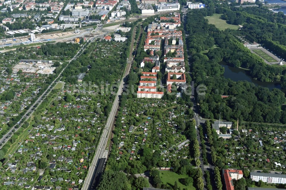 Luftaufnahme Berlin - Wohngebiets- Siedlung am Treptower Park in Berlin