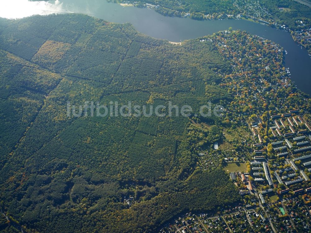 Luftaufnahme Berlin - Wohngebiets- Siedlung in Wendenschloss am Langen See (Dahme) in Berlin