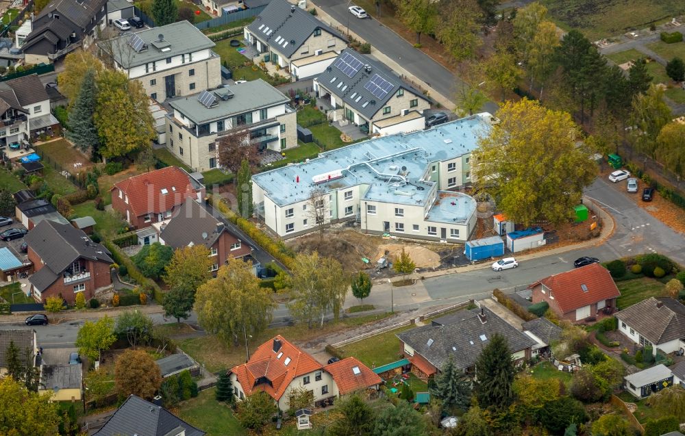 Bönen von oben - Wohngebiets- Siedlung zwischen der Straße Auf dem Holtfeld und der Friedhofstraße in Bönen im Bundesland Nordrhein-Westfalen, Deutschland