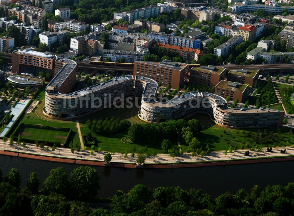 Berlin von oben - Wohngebäude der Bundesschlange am Ufer der Spree in Berlin Moabit