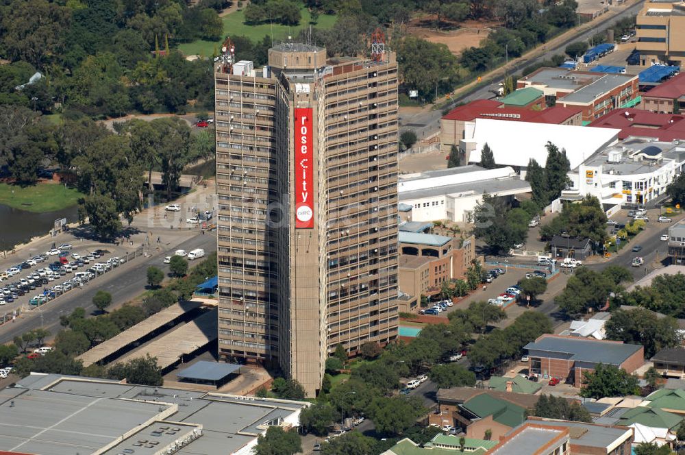 BLOEMFONTEIN von oben - Wohngebäude nahe Loch Logan in Bloemfontein, Südafrika