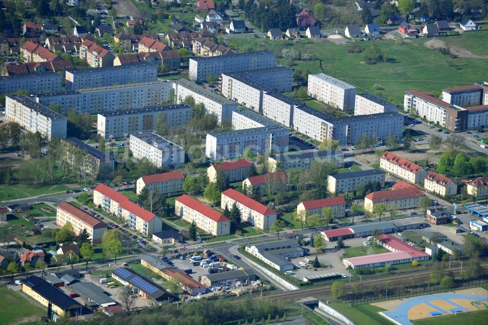 Luftbild Falkensee - Wohngebäude einer Plattenbau - Siedlung aus DDR Zeiten der Wohnungsbaugenossenschaft Falkenhorst eG in Falkensee im Bundesland Brandenburg