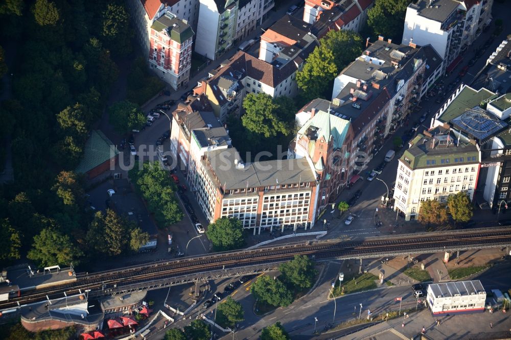 Hamburg aus der Vogelperspektive: Wohngegend am U-Bahnhof Landungsbrücken in Hamburg