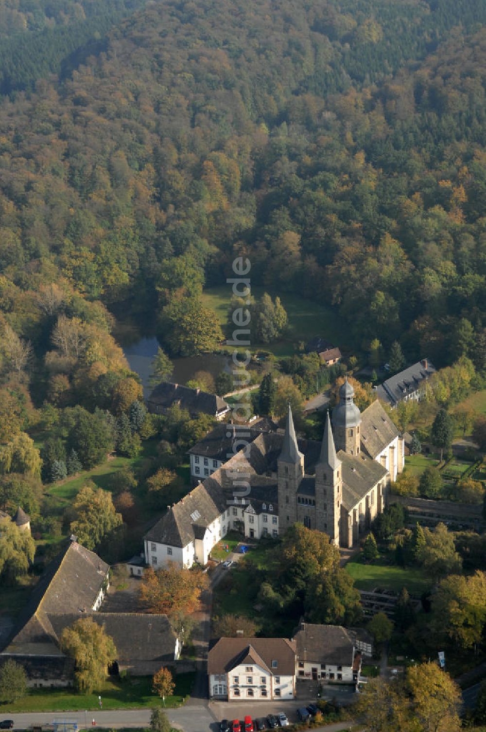 Marienmünster von oben - Wohnhaus an der Abtei 10 in 37696 Marienmünster