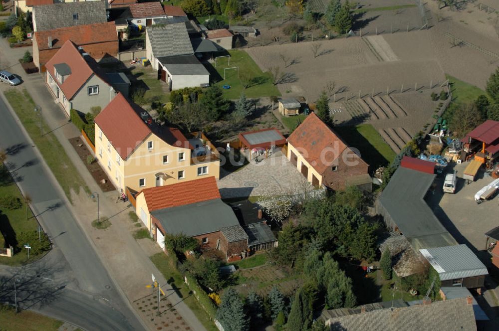 Angern von oben - Wohnhaus in Angern bei Wolmirstedt