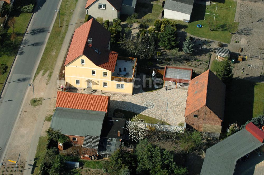 Angern von oben - Wohnhaus in Angern bei Wolmirstedt