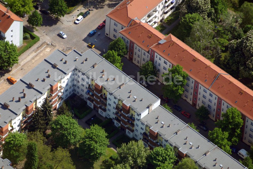 Luftbild Berlin - Wohnhaus Archenholdstraße Ecke Bitzkestraße