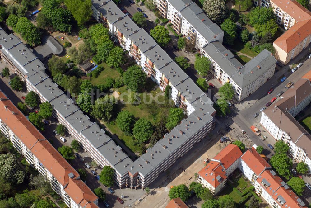 Luftbild Berlin - Wohnhaus Archenholdstraße Ecke Bitzkestraße