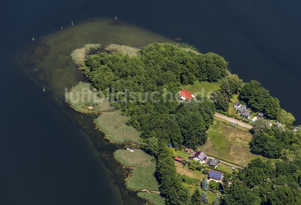 Neuruppin von oben - Wohnhaus- Bebauung auf einer Halbinsel am Ostufer des Ruppiner See im Ortsteil Wuthenow in Neuruppin im Bundesland Brandenburg