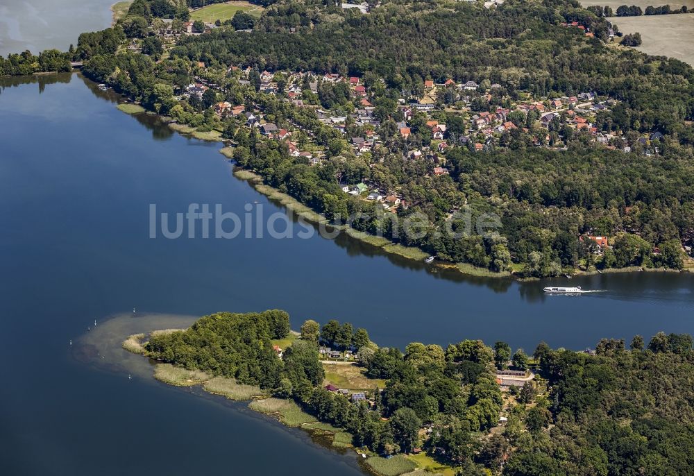 Neuruppin aus der Vogelperspektive: Wohnhaus- Bebauung auf einer Halbinsel am Ostufer des Ruppiner See im Ortsteil Wuthenow in Neuruppin im Bundesland Brandenburg