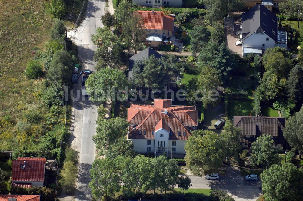 Berlin von oben - Wohnhaus an der Dirschauer Strasse 2 in 12623 Berlin-Mahlsdorf, dem Sitz der Agentur euroluftbild.de