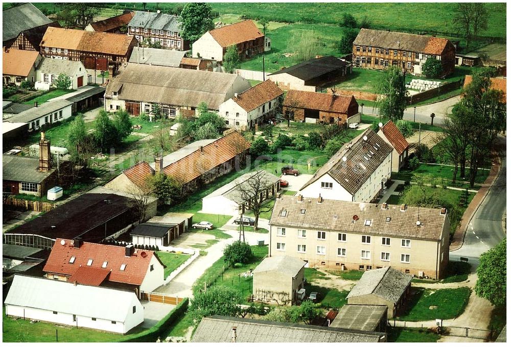 Liesten von oben - Wohnhaus Dorfstraße 42 in Liesten / Sachsen - Anhalt 09.05.2002