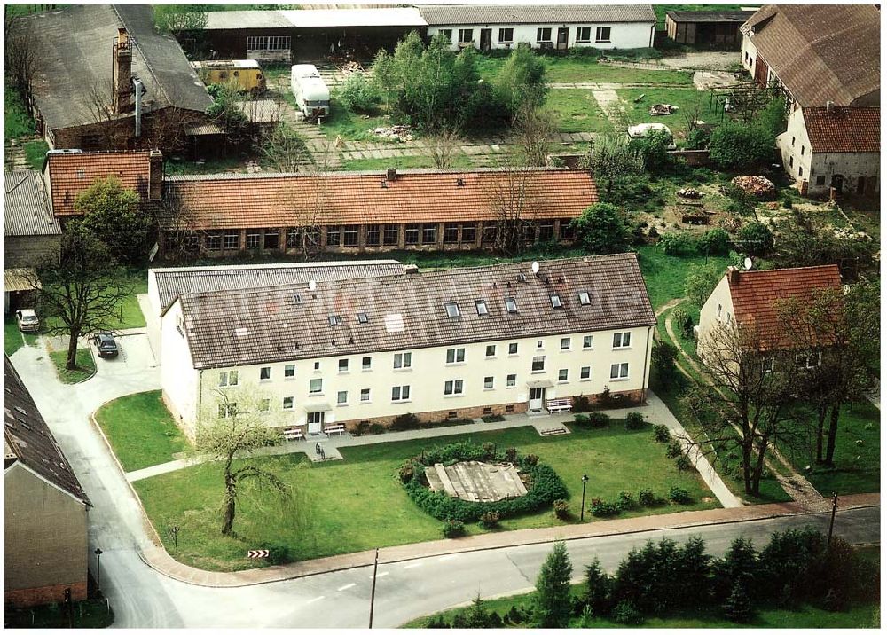 Luftbild Liesten - Wohnhaus Dorfstraße 42 in Liesten / Sachsen - Anhalt 09.05.2002