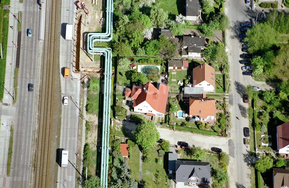 Berlin - Hohenschönhausen aus der Vogelperspektive: Wohnhaus der Familie Günter Schob an der Rhinstraße in Berlin - Hohenschönhausen.