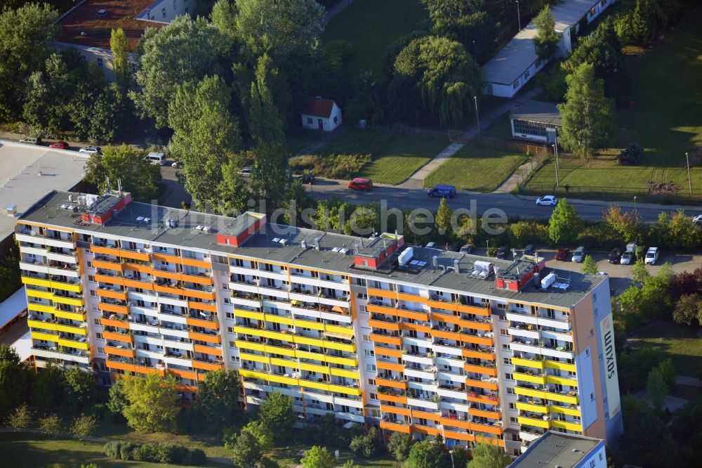 Berlin Biesdorf aus der Vogelperspektive: Wohnhaus der Firma Saxum im Kornmandelweg im Stadtteil Biesdorf in Berlin