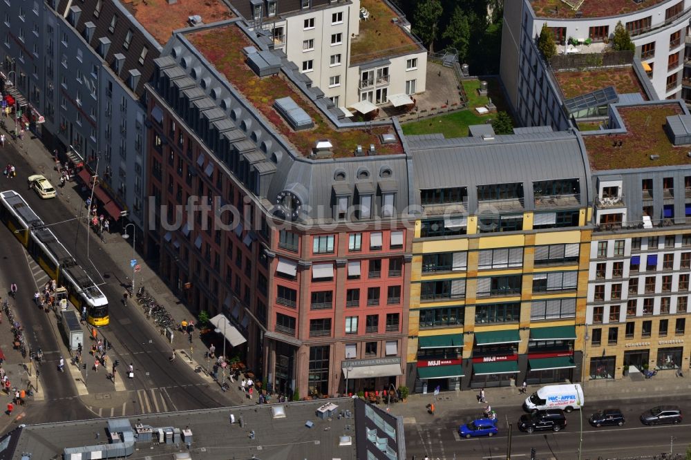 Luftbild Berlin Mitte - Wohnhaus- und Geschäftshaus- Ensemble am Hackeschen Markt in Berlin-Mitte