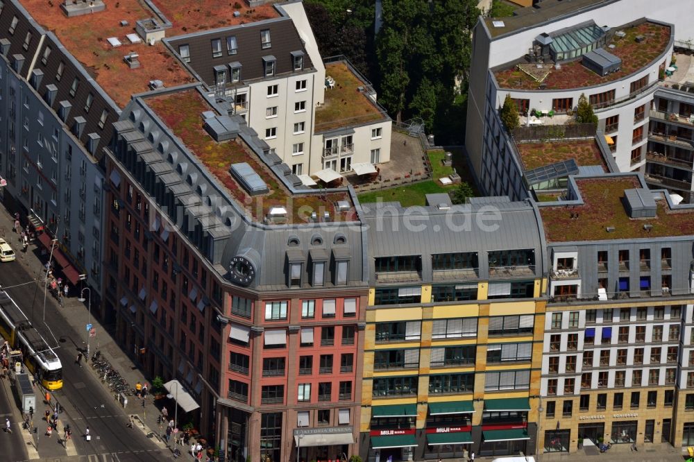 Luftaufnahme Berlin Mitte - Wohnhaus- und Geschäftshaus- Ensemble am Hackeschen Markt in Berlin-Mitte